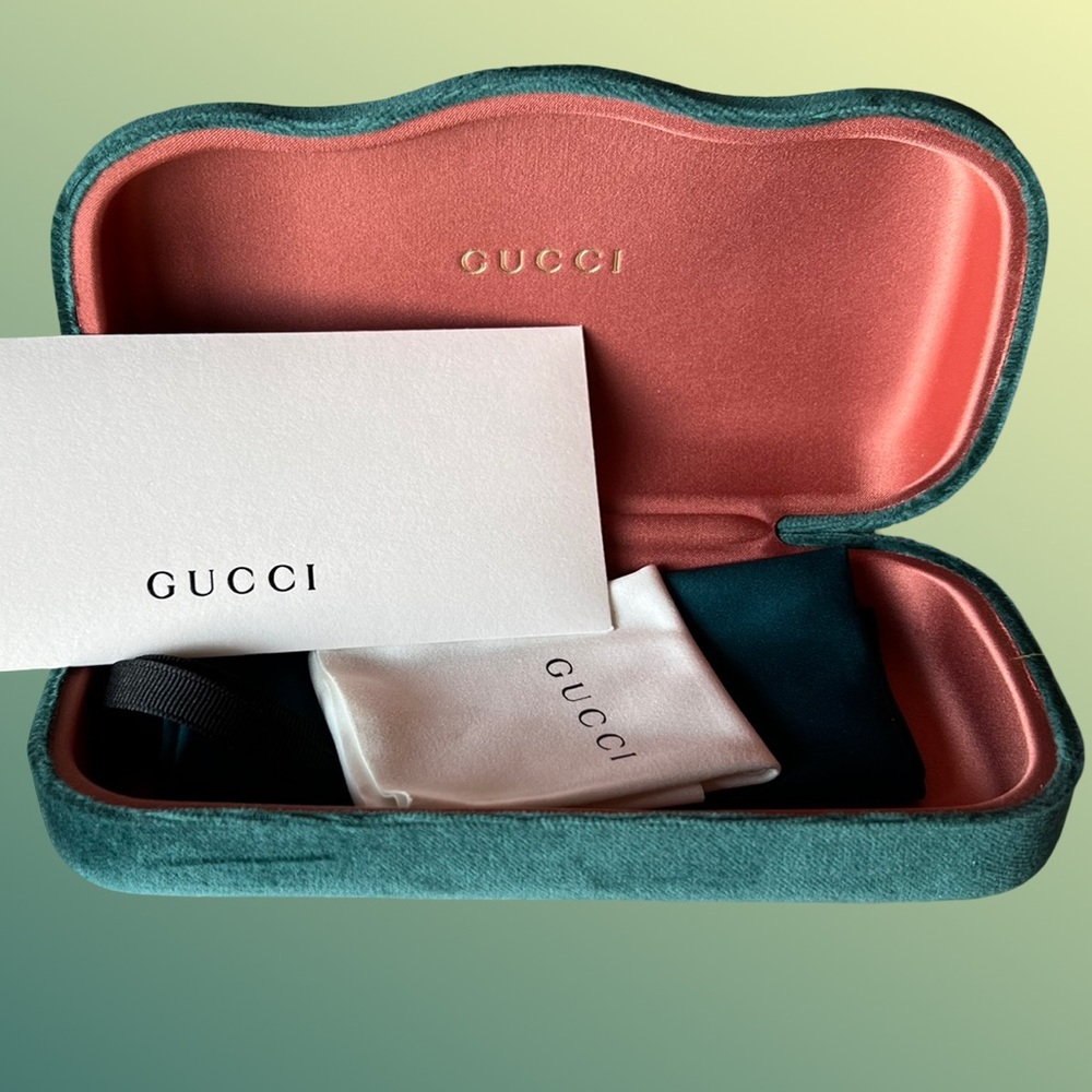 Gucci Velvet Hard Case in Dark Velvet Green and Pink Interior - NWT - Picture 4 of 9